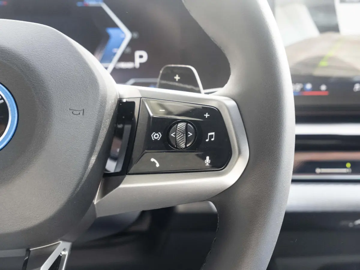 550e xDrive | M Sportpakket Pro | Comfort Access | Driving Assistant Professional | 19 inch | Harman Kardon | Panoramadak | Trekhaak