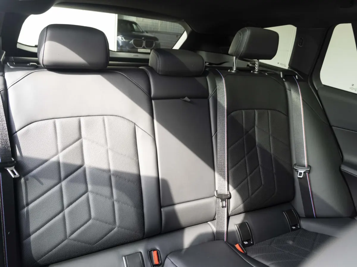 550e xDrive | M Sportpakket Pro | Comfort Access | Driving Assistant Professional | 19 inch | Harman Kardon | Panoramadak | Trekhaak
