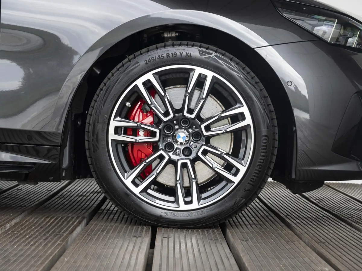 550e xDrive | M Sportpakket Pro | Comfort Access | Driving Assistant Professional | 19 inch | Harman Kardon | Panoramadak | Trekhaak