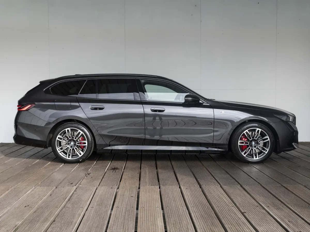 550e xDrive | M Sportpakket Pro | Comfort Access | Driving Assistant Professional | 19 inch | Harman Kardon | Panoramadak | Trekhaak