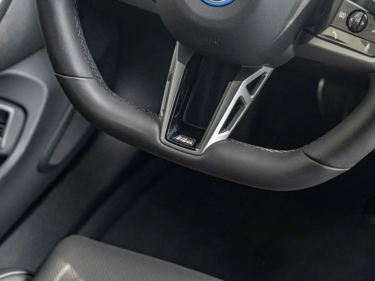550e xDrive | M Sportpakket Pro | Comfort Access | Driving Assistant Professional | 19 inch | Harman Kardon | Panoramadak | Trekhaak