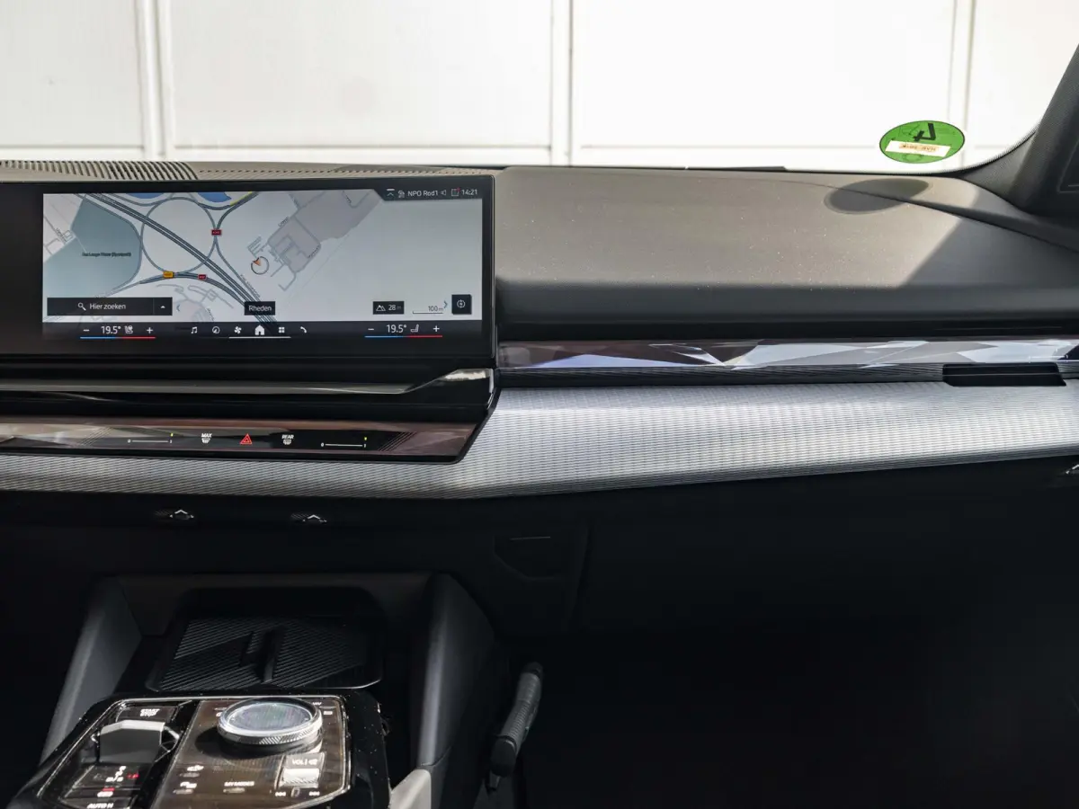 550e xDrive | M Sportpakket Pro | Comfort Access | Driving Assistant Professional | 19 inch | Harman Kardon | Panoramadak | Trekhaak