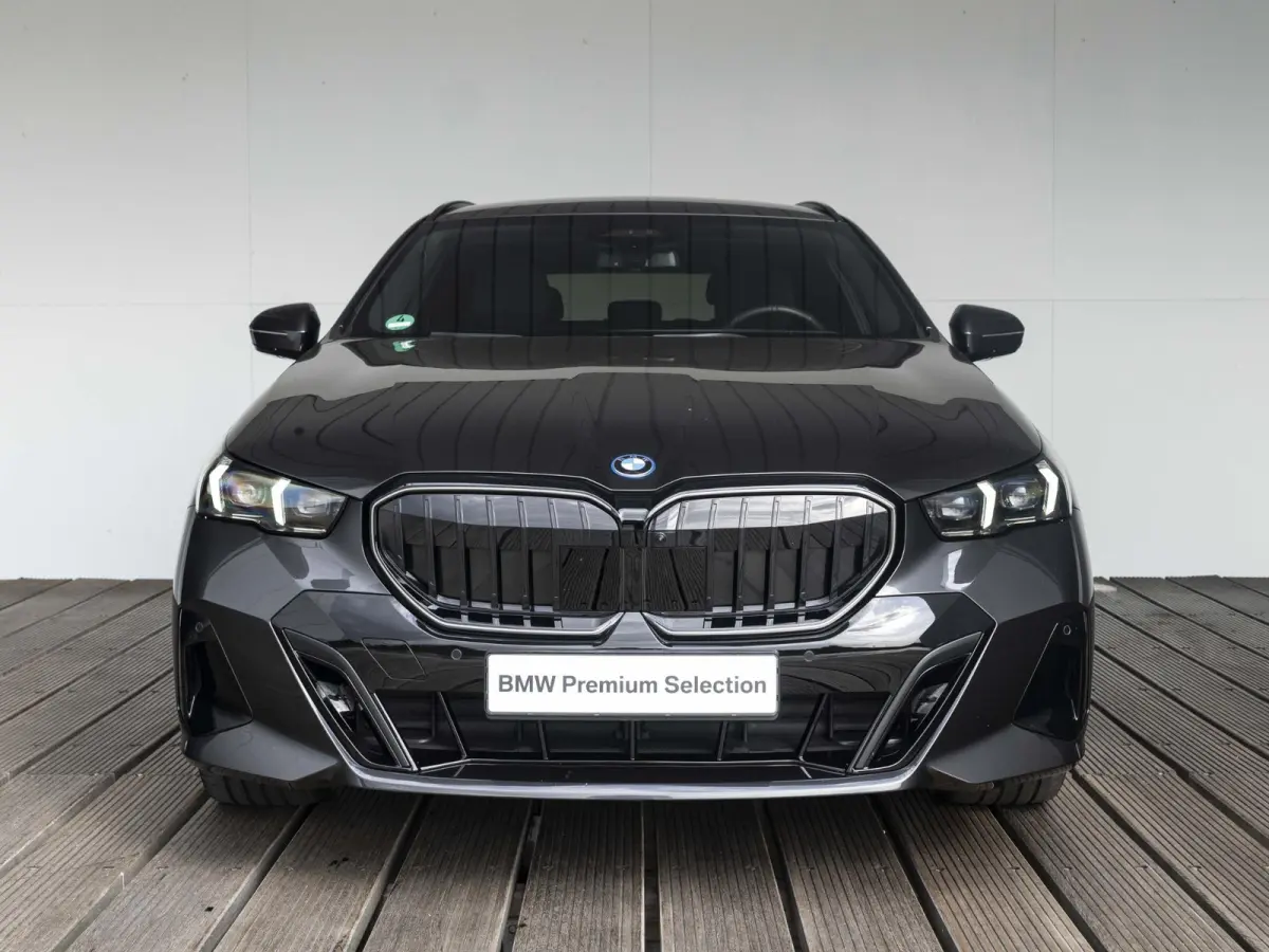 550e xDrive | M Sportpakket Pro | Comfort Access | Driving Assistant Professional | 19 inch | Harman Kardon | Panoramadak | Trekhaak