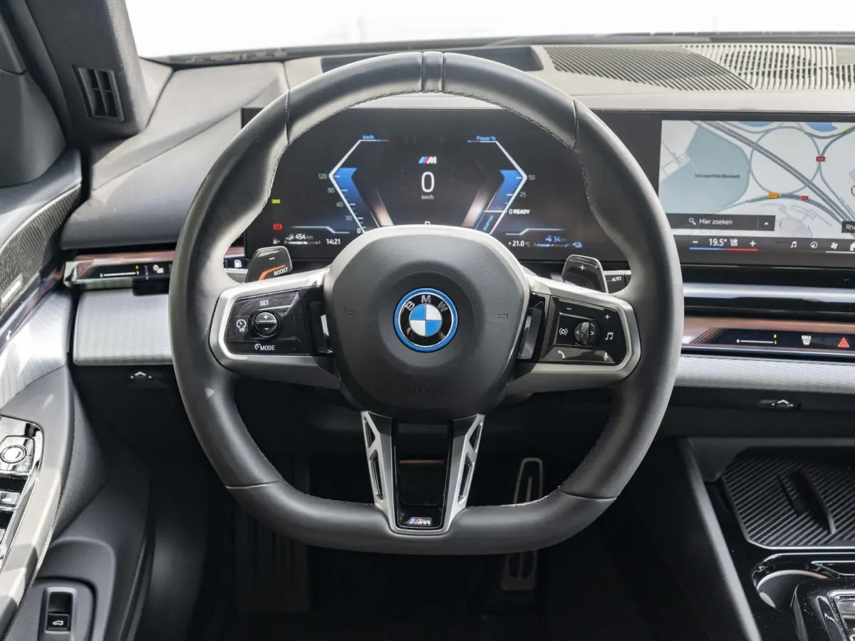 550e xDrive | M Sportpakket Pro | Comfort Access | Driving Assistant Professional | 19 inch | Harman Kardon | Panoramadak | Trekhaak