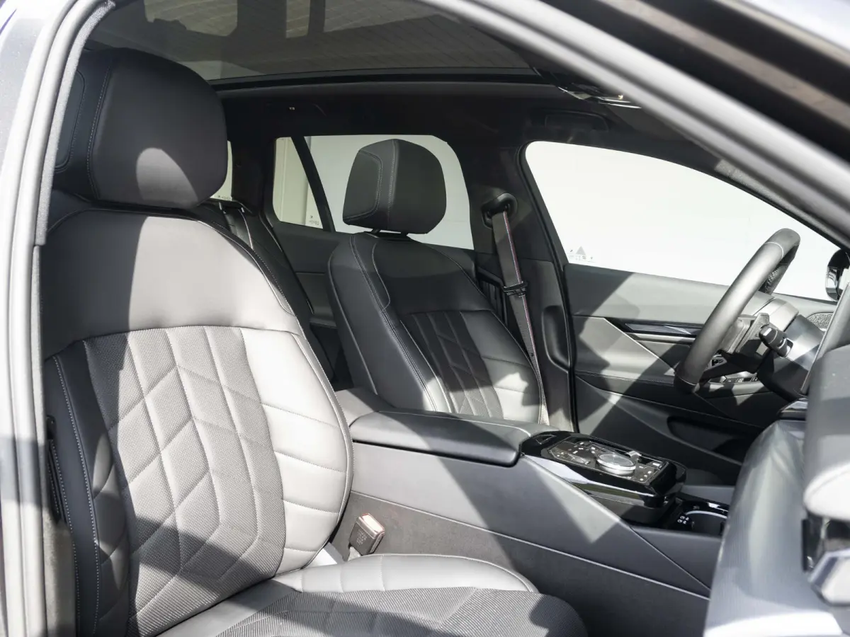 550e xDrive | M Sportpakket Pro | Comfort Access | Driving Assistant Professional | 19 inch | Harman Kardon | Panoramadak | Trekhaak