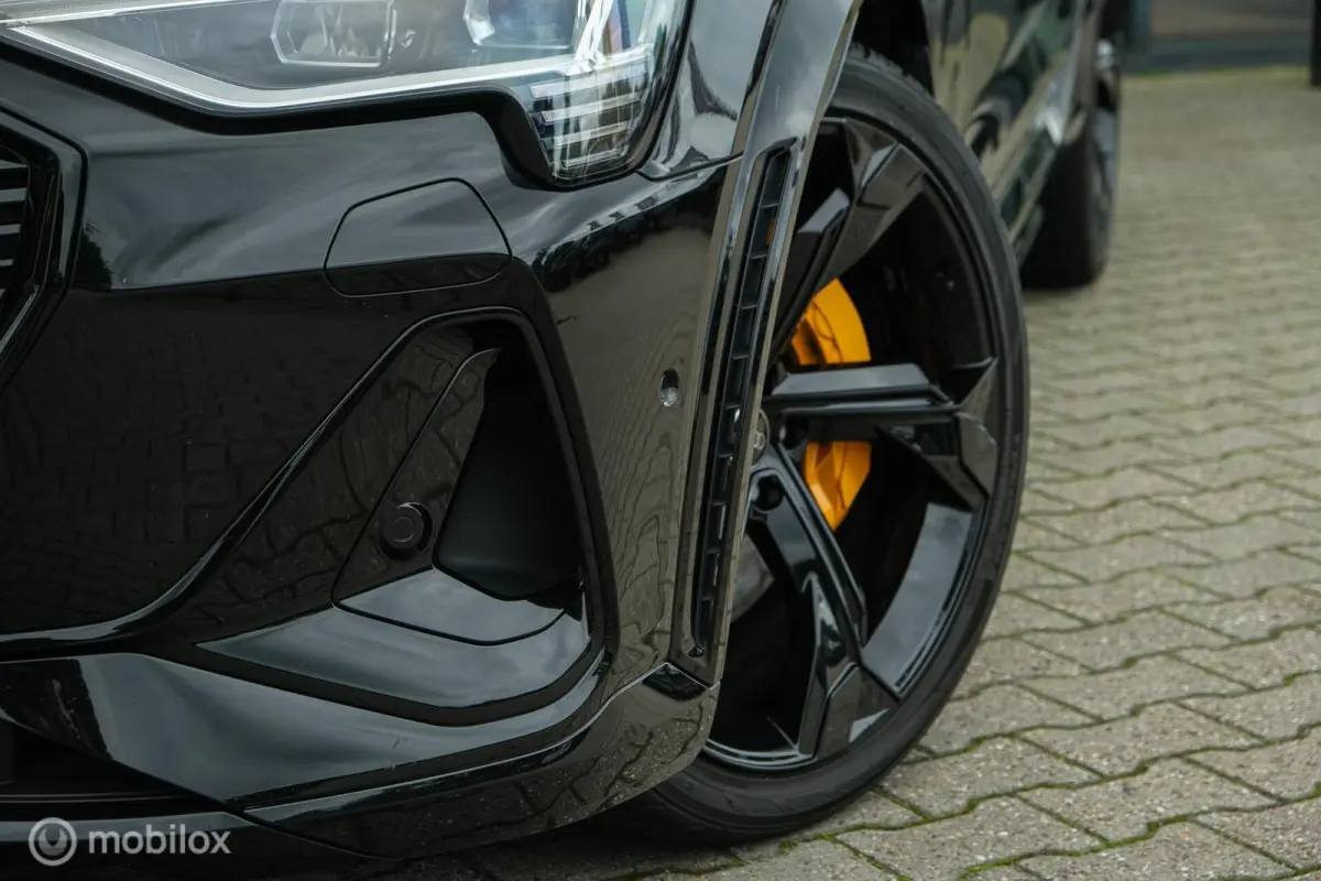 S quattro 95 kWh | Pano | 360 camera | RS-zetels | Bang en Olufsen | Stoelverw. voor en achter | ACC | Clima achterin | 22 Inch | Memory | Zwart optiek | Matrix Dynamic Led