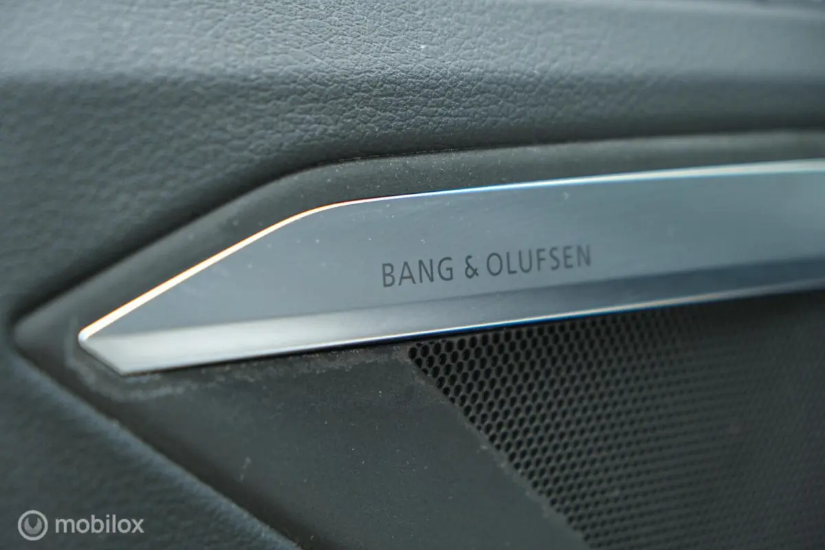S quattro 95 kWh | Pano | 360 camera | RS-zetels | Bang en Olufsen | Stoelverw. voor en achter | ACC | Clima achterin | 22 Inch | Memory | Zwart optiek | Matrix Dynamic Led