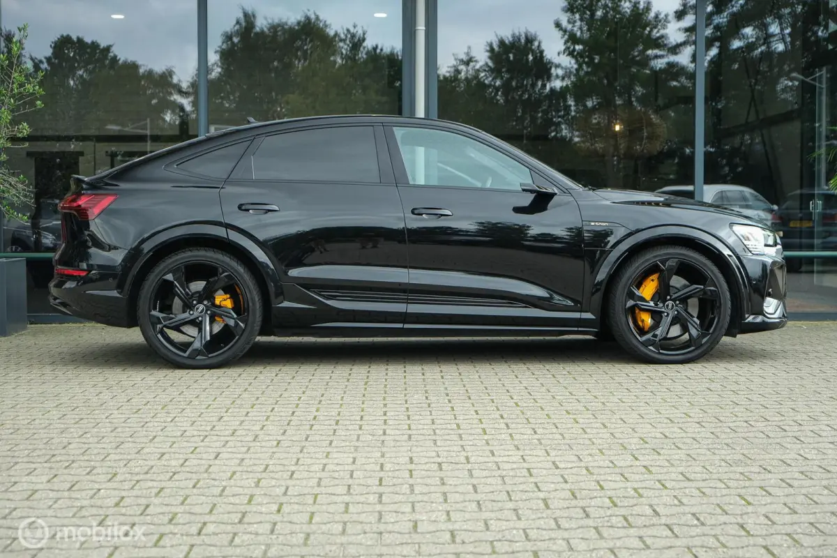 S quattro 95 kWh | Pano | 360 camera | RS-zetels | Bang en Olufsen | Stoelverw. voor en achter | ACC | Clima achterin | 22 Inch | Memory | Zwart optiek | Matrix Dynamic Led