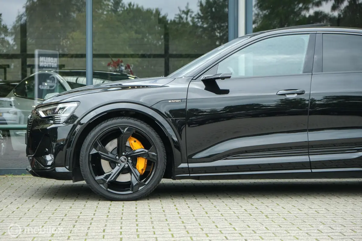 S quattro 95 kWh | Pano | 360 camera | RS-zetels | Bang en Olufsen | Stoelverw. voor en achter | ACC | Clima achterin | 22 Inch | Memory | Zwart optiek | Matrix Dynamic Led