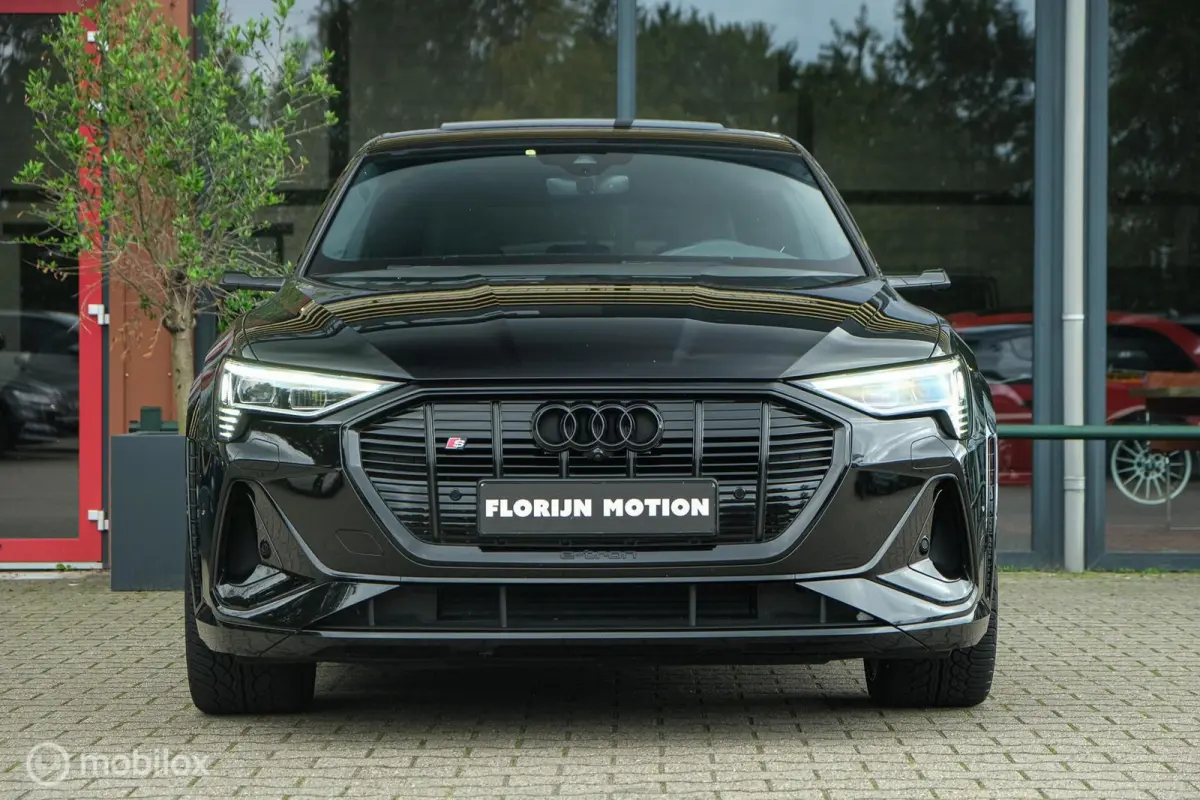 S quattro 95 kWh | Pano | 360 camera | RS-zetels | Bang en Olufsen | Stoelverw. voor en achter | ACC | Clima achterin | 22 Inch | Memory | Zwart optiek | Matrix Dynamic Led