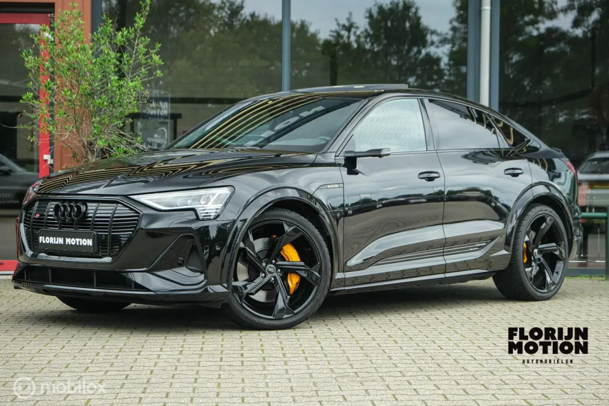 S quattro 95 kWh | Pano | 360 camera | RS-zetels | Bang en Olufsen | Stoelverw. voor en achter | ACC | Clima achterin | 22 Inch | Memory | Zwart optiek | Matrix Dynamic Led