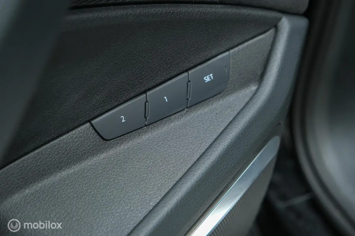 S quattro 95 kWh | Pano | 360 camera | RS-zetels | Bang en Olufsen | Stoelverw. voor en achter | ACC | Clima achterin | 22 Inch | Memory | Zwart optiek | Matrix Dynamic Led