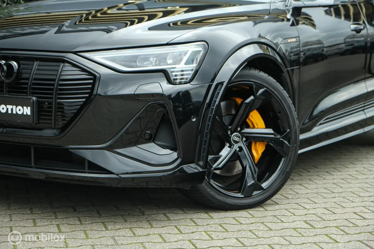 S quattro 95 kWh | Pano | 360 camera | RS-zetels | Bang en Olufsen | Stoelverw. voor en achter | ACC | Clima achterin | 22 Inch | Memory | Zwart optiek | Matrix Dynamic Led