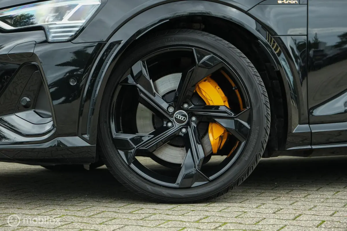 S quattro 95 kWh | Pano | 360 camera | RS-zetels | Bang en Olufsen | Stoelverw. voor en achter | ACC | Clima achterin | 22 Inch | Memory | Zwart optiek | Matrix Dynamic Led