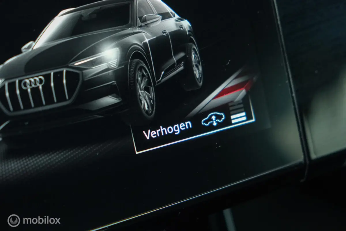 S quattro 95 kWh | Pano | 360 camera | RS-zetels | Bang en Olufsen | Stoelverw. voor en achter | ACC | Clima achterin | 22 Inch | Memory | Zwart optiek | Matrix Dynamic Led