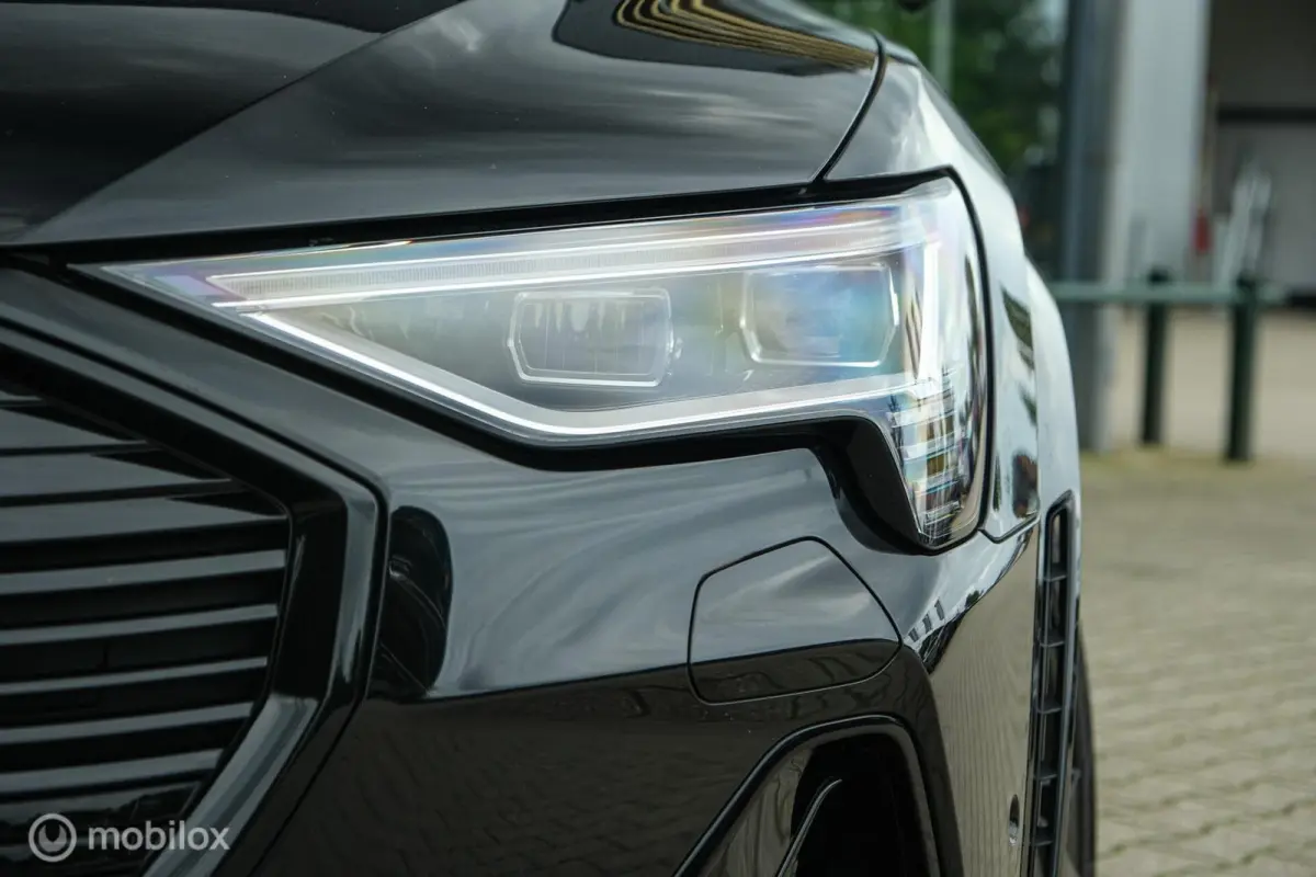 S quattro 95 kWh | Pano | 360 camera | RS-zetels | Bang en Olufsen | Stoelverw. voor en achter | ACC | Clima achterin | 22 Inch | Memory | Zwart optiek | Matrix Dynamic Led