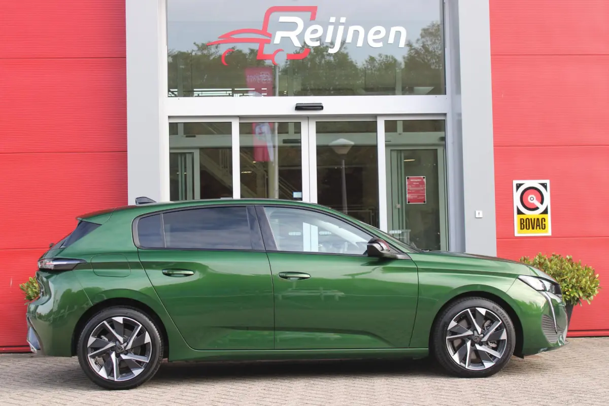 1.6 Plug-in Hybrid 180PK ALLURE | ACHTERUITRIJ CAMERA | NAVIGATIE | DRAADLOZE APPLE CARPLAY/ANDROID AUTO | DAB+ RADIO | ADAPTIVE CRUISE CONTROL | 17" LICHTMETALEN VELGEN | CLIMATE CONTROL |