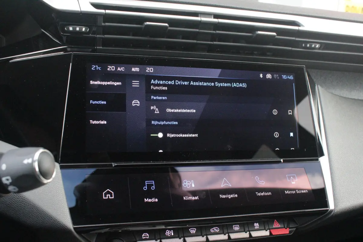 1.6 Plug-in Hybrid 180PK ALLURE | ACHTERUITRIJ CAMERA | NAVIGATIE | DRAADLOZE APPLE CARPLAY/ANDROID AUTO | DAB+ RADIO | ADAPTIVE CRUISE CONTROL | 17" LICHTMETALEN VELGEN | CLIMATE CONTROL |
