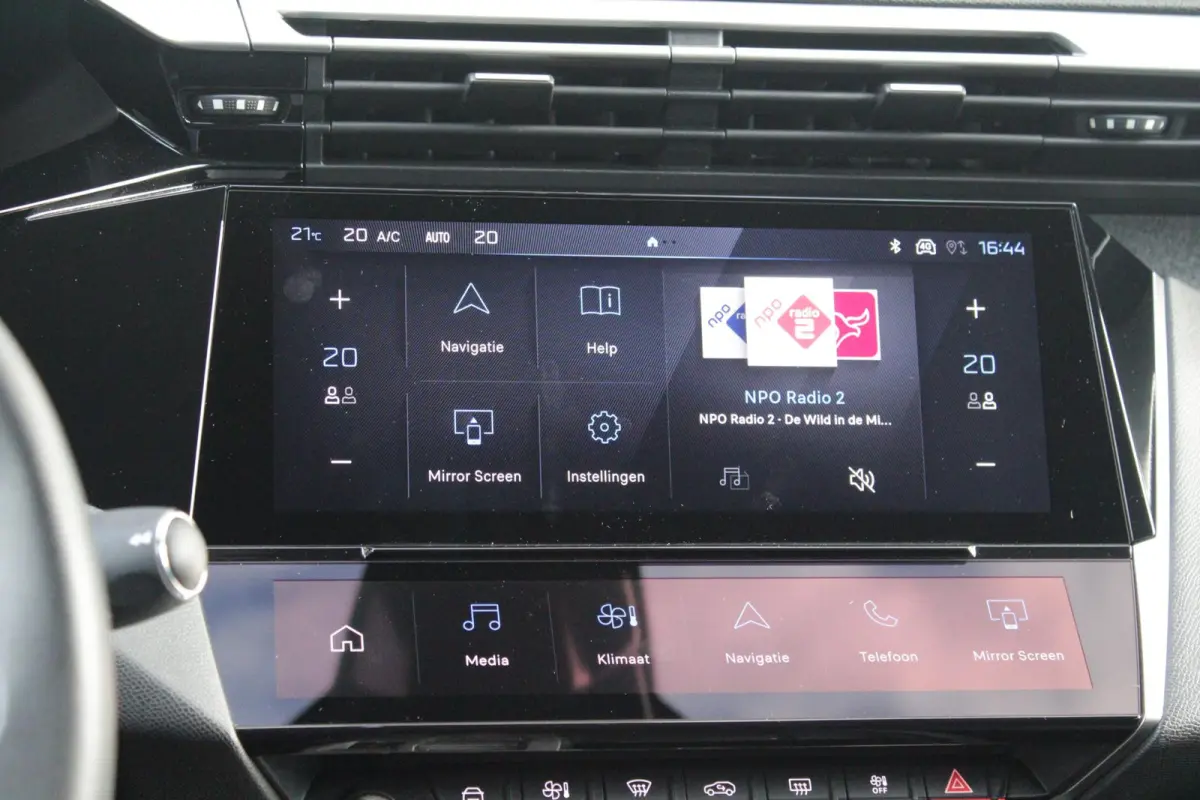 1.6 Plug-in Hybrid 180PK ALLURE | ACHTERUITRIJ CAMERA | NAVIGATIE | DRAADLOZE APPLE CARPLAY/ANDROID AUTO | DAB+ RADIO | ADAPTIVE CRUISE CONTROL | 17" LICHTMETALEN VELGEN | CLIMATE CONTROL |