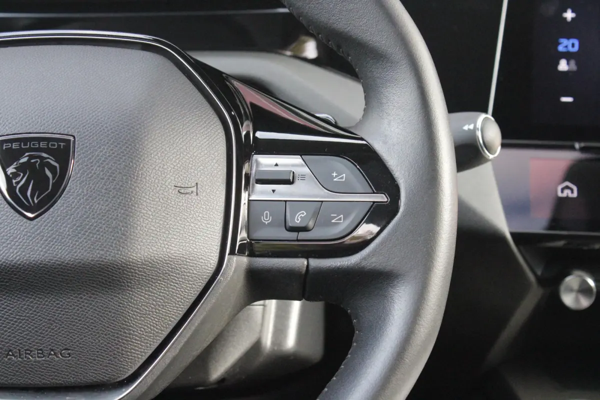 1.6 Plug-in Hybrid 180PK ALLURE | ACHTERUITRIJ CAMERA | NAVIGATIE | DRAADLOZE APPLE CARPLAY/ANDROID AUTO | DAB+ RADIO | ADAPTIVE CRUISE CONTROL | 17" LICHTMETALEN VELGEN | CLIMATE CONTROL |