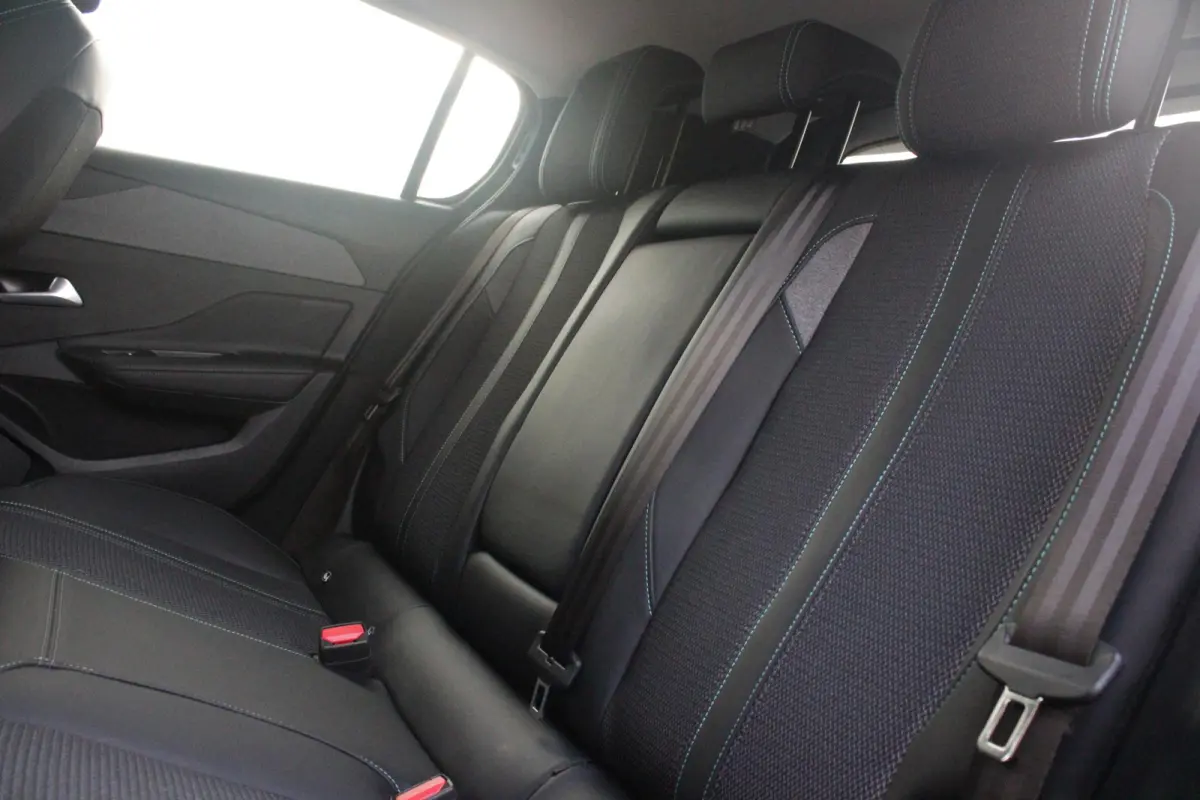 1.6 Plug-in Hybrid 180PK ALLURE | ACHTERUITRIJ CAMERA | NAVIGATIE | DRAADLOZE APPLE CARPLAY/ANDROID AUTO | DAB+ RADIO | ADAPTIVE CRUISE CONTROL | 17" LICHTMETALEN VELGEN | CLIMATE CONTROL |