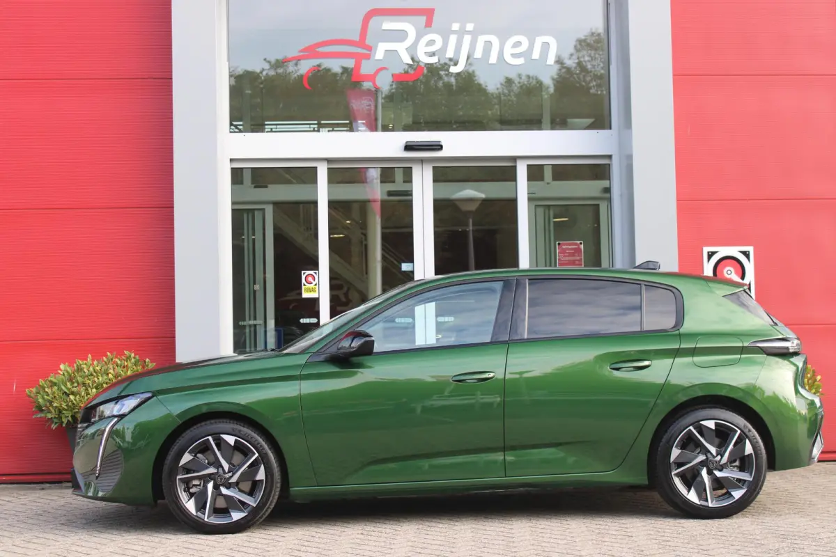 1.6 Plug-in Hybrid 180PK ALLURE | ACHTERUITRIJ CAMERA | NAVIGATIE | DRAADLOZE APPLE CARPLAY/ANDROID AUTO | DAB+ RADIO | ADAPTIVE CRUISE CONTROL | 17" LICHTMETALEN VELGEN | CLIMATE CONTROL |