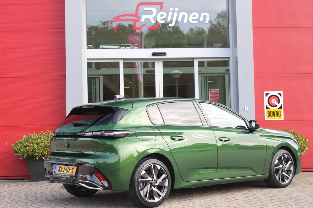 1.6 Plug-in Hybrid 180PK ALLURE | ACHTERUITRIJ CAMERA | NAVIGATIE | DRAADLOZE APPLE CARPLAY/ANDROID AUTO | DAB+ RADIO | ADAPTIVE CRUISE CONTROL | 17" LICHTMETALEN VELGEN | CLIMATE CONTROL |