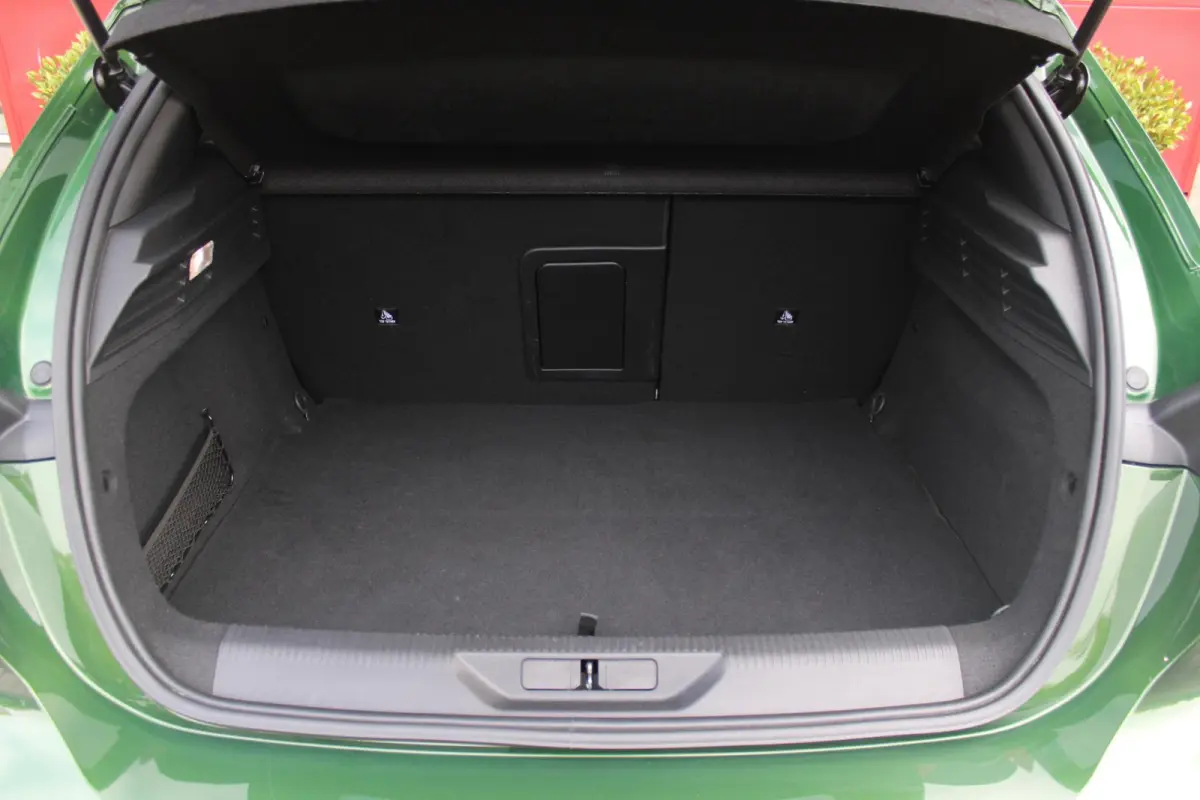 1.6 Plug-in Hybrid 180PK ALLURE | ACHTERUITRIJ CAMERA | NAVIGATIE | DRAADLOZE APPLE CARPLAY/ANDROID AUTO | DAB+ RADIO | ADAPTIVE CRUISE CONTROL | 17" LICHTMETALEN VELGEN | CLIMATE CONTROL |