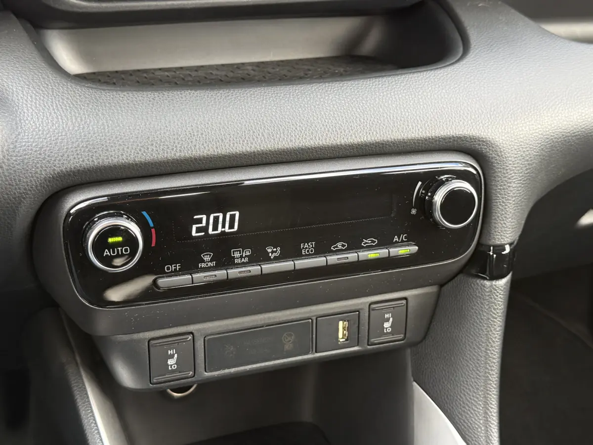 1.5 Hybrid Team D | CarPlay | ACC | Camera | Dodehoek | Keyless