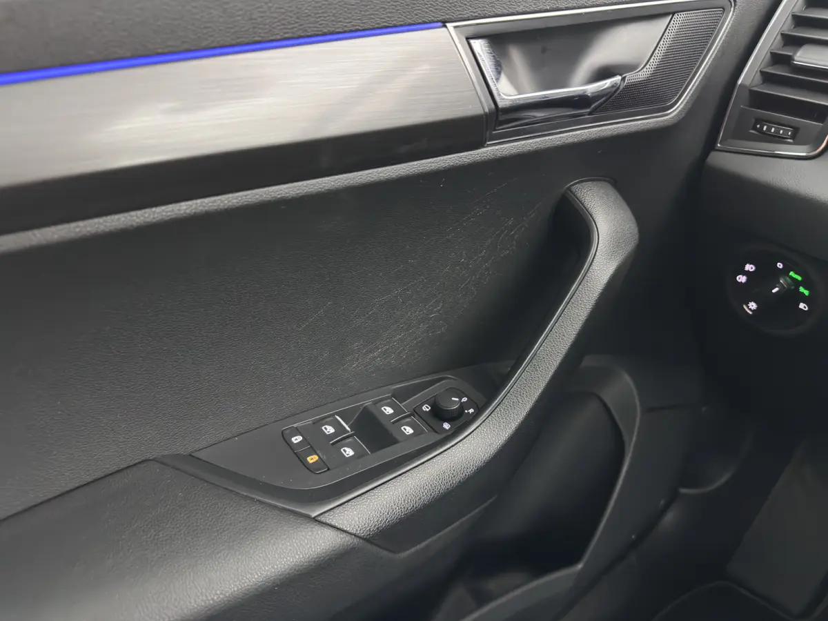 1.6 TDI Style Business (INCL.BTW) Aut. *FULL-LED | NAVI-FULLMAP | ADAPTIVE-CRUISE | HEATED-COMFORTSEATS | KEYLESS | PRIVACY-GLASS | AMBIENT-LIGHT | DAB+ | ECC | PDC | 18''ALU*