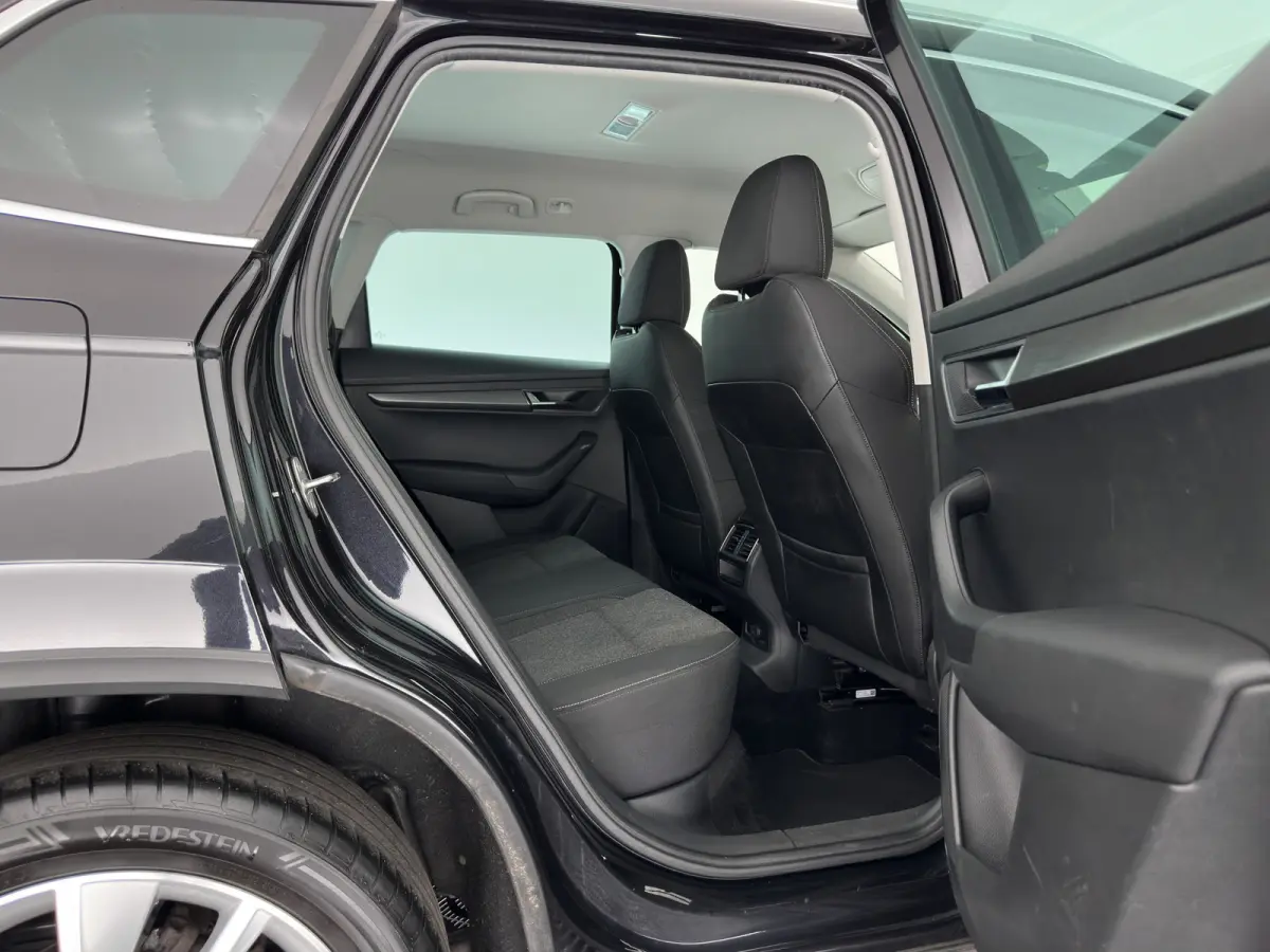 1.6 TDI Style Business (INCL.BTW) Aut. *FULL-LED | NAVI-FULLMAP | ADAPTIVE-CRUISE | HEATED-COMFORTSEATS | KEYLESS | PRIVACY-GLASS | AMBIENT-LIGHT | DAB+ | ECC | PDC | 18''ALU*