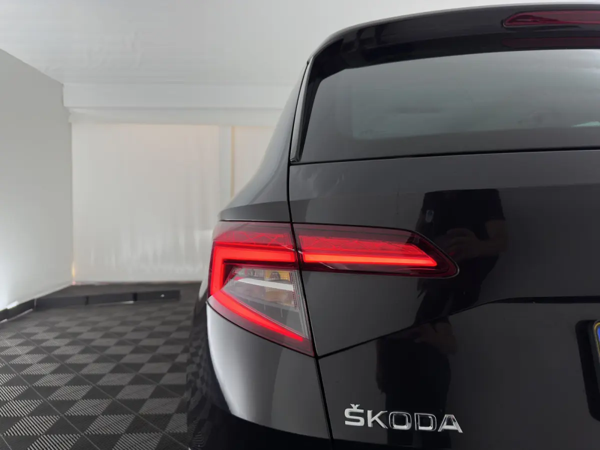 1.6 TDI Style Business (INCL.BTW) Aut. *FULL-LED | NAVI-FULLMAP | ADAPTIVE-CRUISE | HEATED-COMFORTSEATS | KEYLESS | PRIVACY-GLASS | AMBIENT-LIGHT | DAB+ | ECC | PDC | 18''ALU*