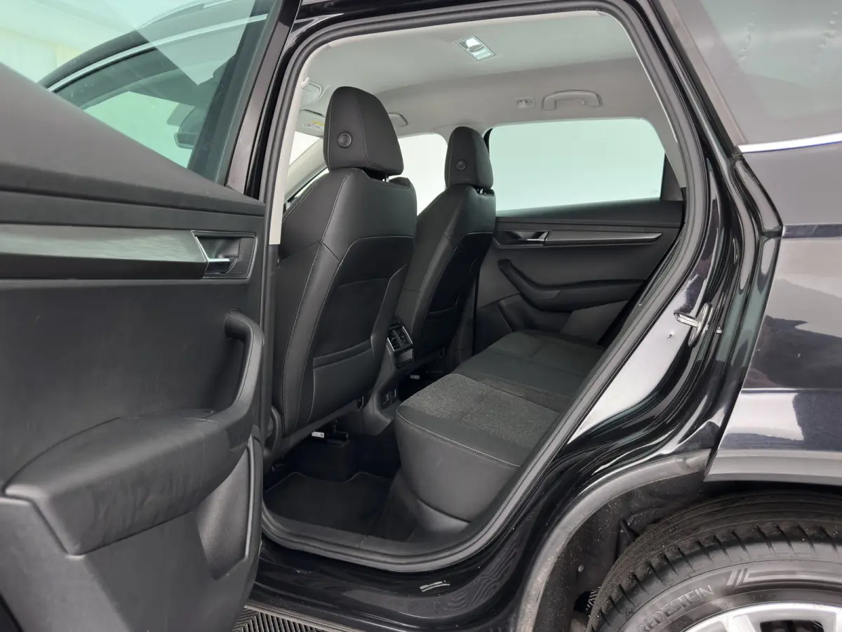 1.6 TDI Style Business (INCL.BTW) Aut. *FULL-LED | NAVI-FULLMAP | ADAPTIVE-CRUISE | HEATED-COMFORTSEATS | KEYLESS | PRIVACY-GLASS | AMBIENT-LIGHT | DAB+ | ECC | PDC | 18''ALU*
