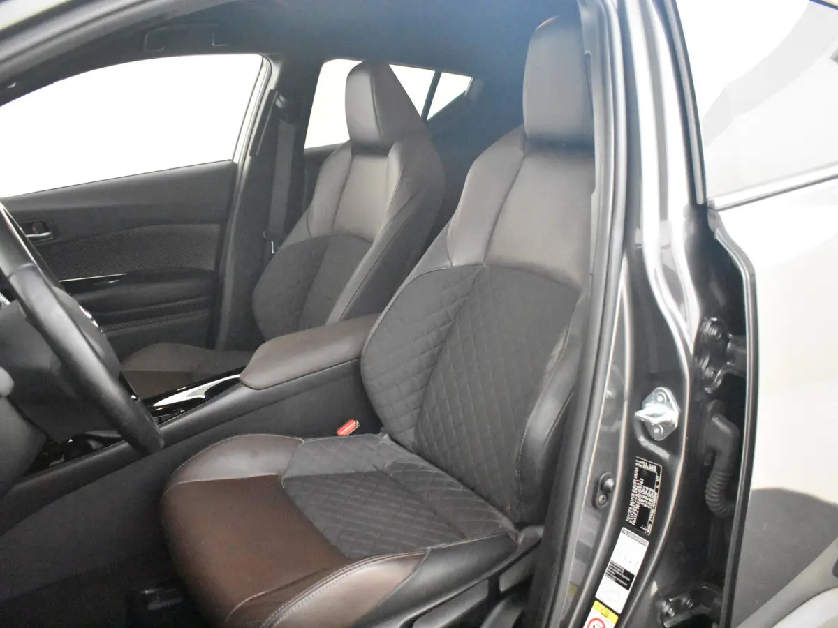 1.8 Hybrid Executive l JBL Sound l Half Leder l Stoelverwarming l Cr Control l PDC V en A l Metallic Lak l All Season Banden l