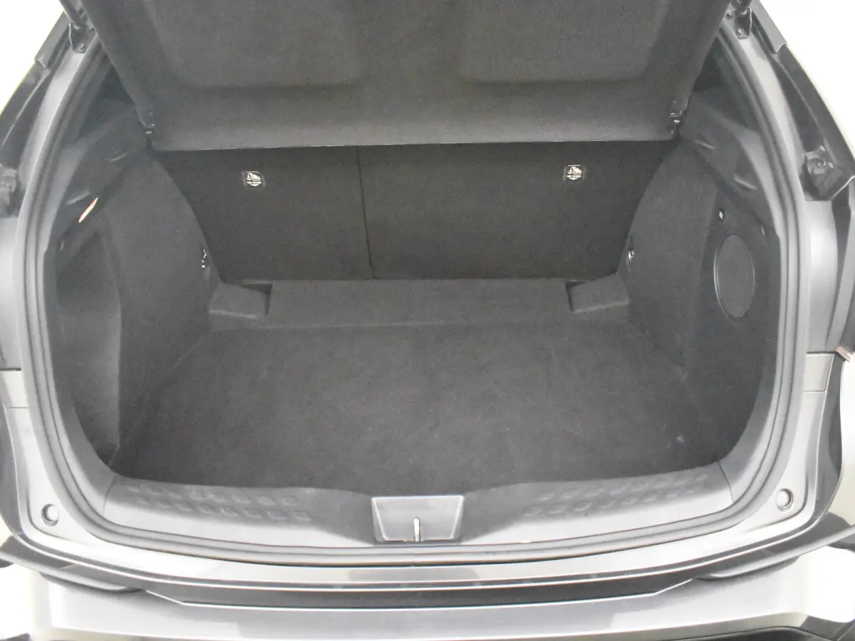 1.8 Hybrid Executive l JBL Sound l Half Leder l Stoelverwarming l Cr Control l PDC V en A l Metallic Lak l All Season Banden l