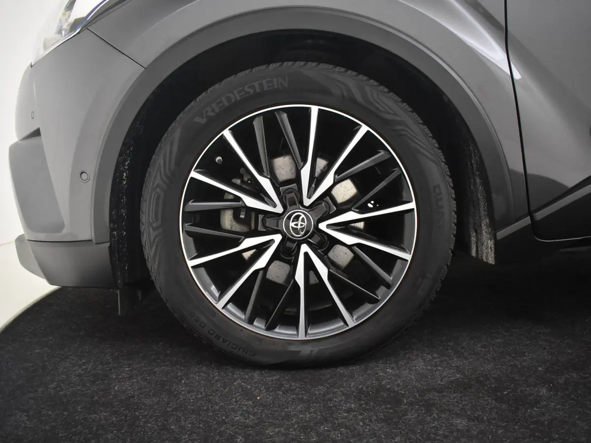 1.8 Hybrid Executive l JBL Sound l Half Leder l Stoelverwarming l Cr Control l PDC V en A l Metallic Lak l All Season Banden l