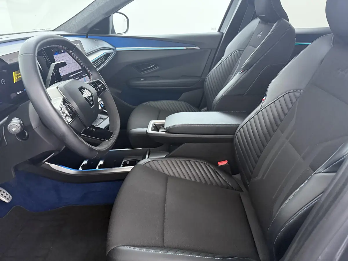 esprit Alpine 220 pk long range | Pack advanced driving assist | Harman Kardon | Panoramadak |