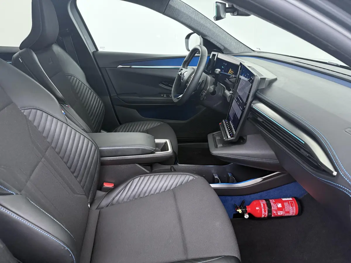 esprit Alpine 220 pk long range | Pack advanced driving assist | Harman Kardon | Panoramadak |