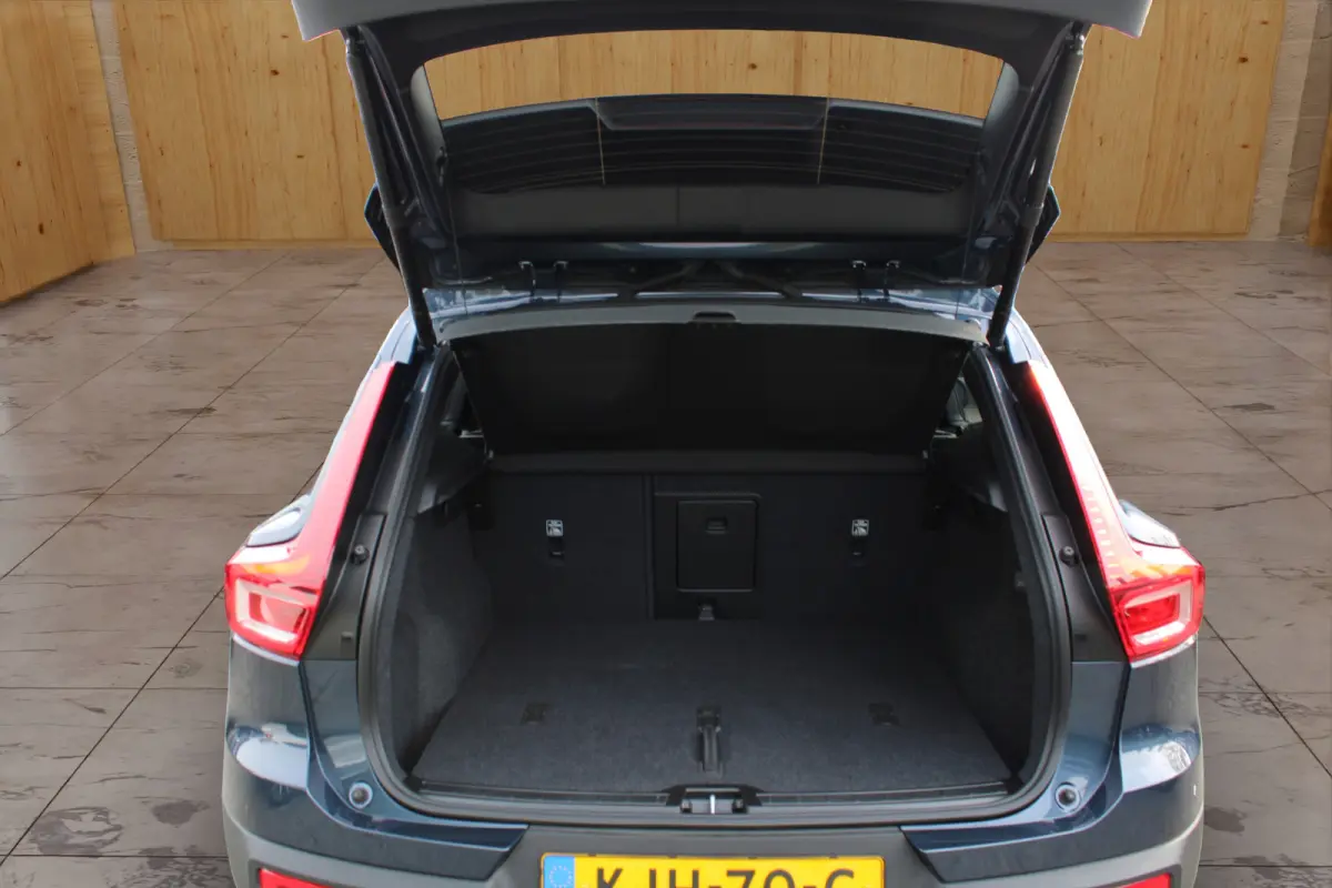2.0 B4 Plus Dark | Trekhaak | BLIS | Harman Kardon | Camera | Stoel + Stuur Verwarming | Keyless Start / Entry |
