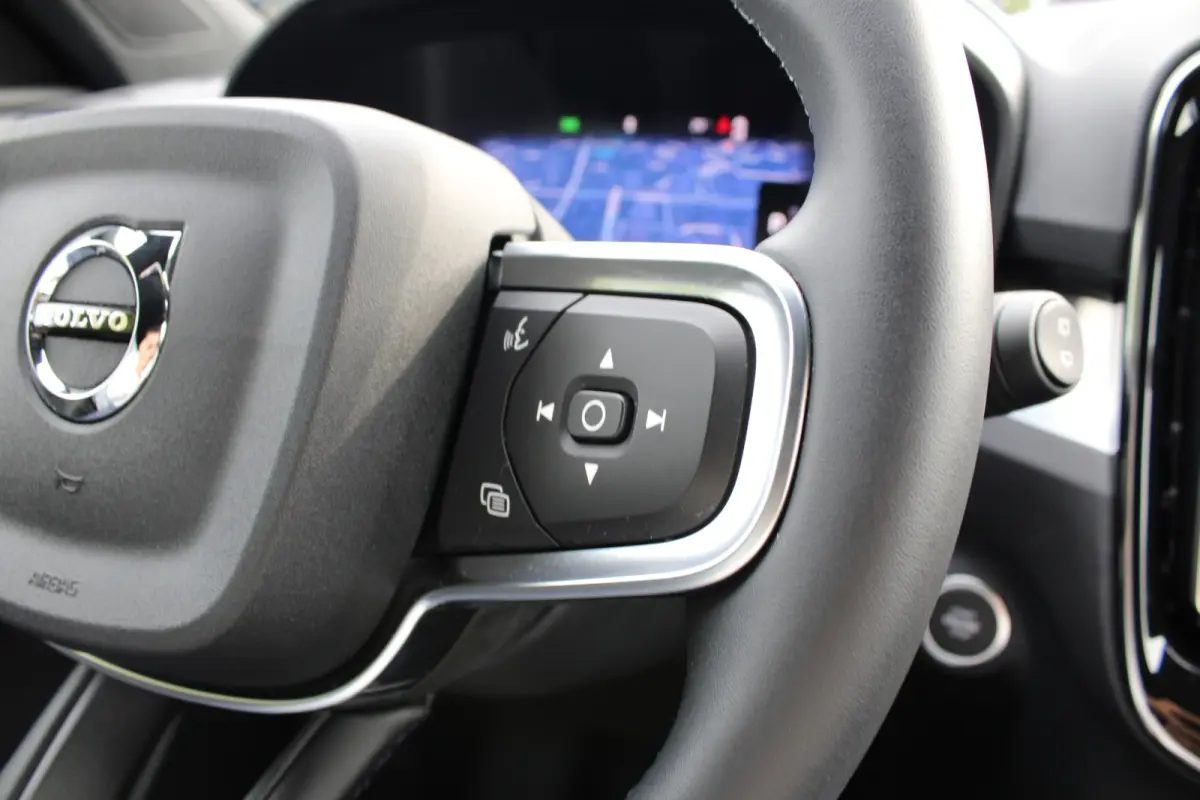 2.0 B4 Plus Dark | Trekhaak | BLIS | Harman Kardon | Camera | Stoel + Stuur Verwarming | Keyless Start / Entry |