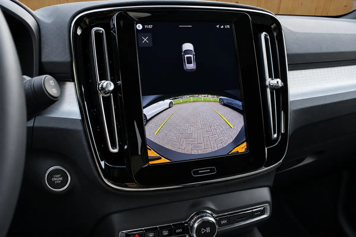 2.0 B4 Plus Dark | Trekhaak | BLIS | Harman Kardon | Camera | Stoel + Stuur Verwarming | Keyless Start / Entry |