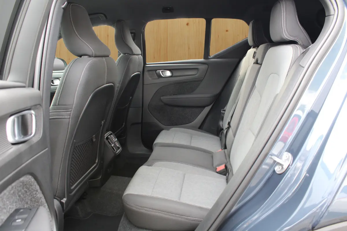 2.0 B4 Plus Dark | Trekhaak | BLIS | Harman Kardon | Camera | Stoel + Stuur Verwarming | Keyless Start / Entry |