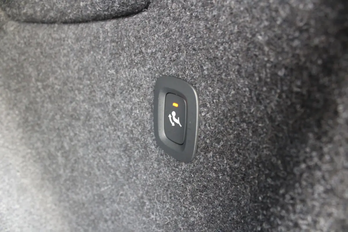 2.0 B4 Plus Dark | Trekhaak | BLIS | Harman Kardon | Camera | Stoel + Stuur Verwarming | Keyless Start / Entry |