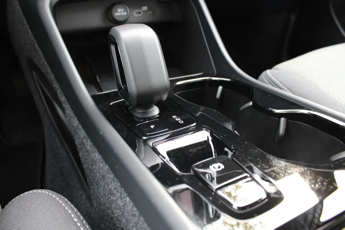 2.0 B4 Plus Dark | Trekhaak | BLIS | Harman Kardon | Camera | Stoel + Stuur Verwarming | Keyless Start / Entry |