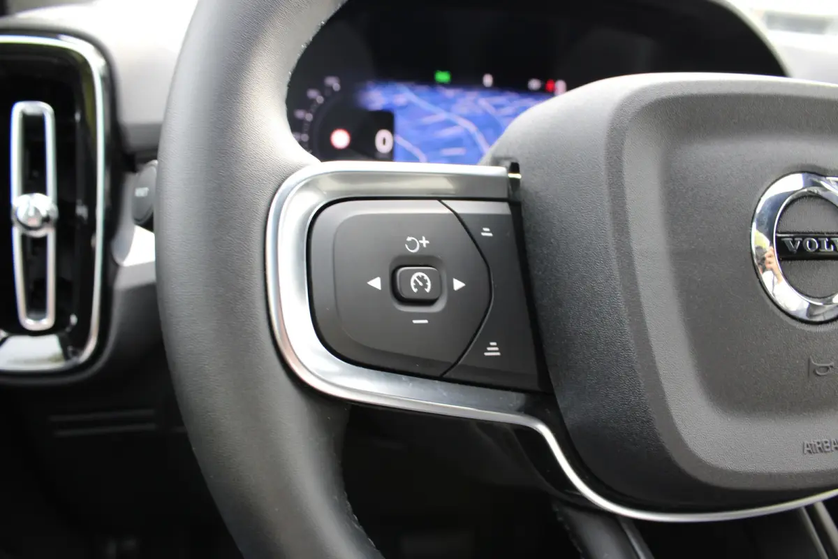2.0 B4 Plus Dark | Trekhaak | BLIS | Harman Kardon | Camera | Stoel + Stuur Verwarming | Keyless Start / Entry |