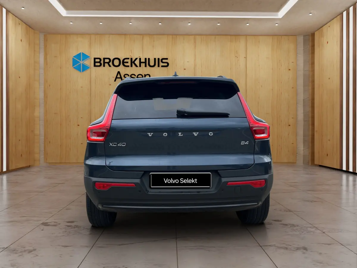 2.0 B4 Plus Dark | Trekhaak | BLIS | Harman Kardon | Camera | Stoel + Stuur Verwarming | Keyless Start / Entry |