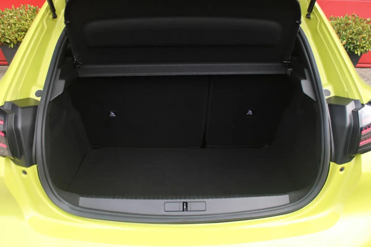 1.2 Hybrid 145PK AUTOMAAT GT | PANORAMA DAK | ADAPTIVE CRUISE CONTROL | KEYLESS ENTRY/START | LICHTMETALEN VELGEN 17" | ACHTERUITRIJ CAMERA | FULL LED KOPLAMPEN | PARKEERSENSOREN VOOR + ACHT