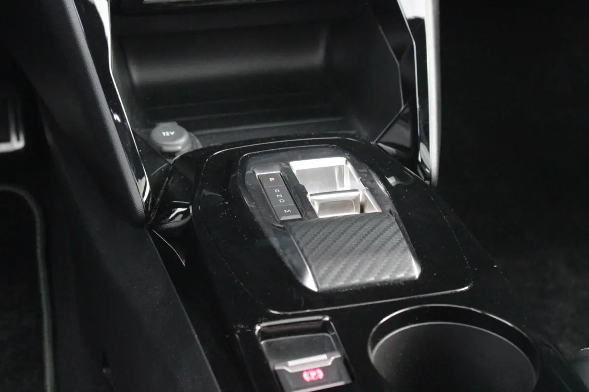 1.2 Hybrid 145PK AUTOMAAT GT | PANORAMA DAK | ADAPTIVE CRUISE CONTROL | KEYLESS ENTRY/START | LICHTMETALEN VELGEN 17" | ACHTERUITRIJ CAMERA | FULL LED KOPLAMPEN | PARKEERSENSOREN VOOR + ACHT