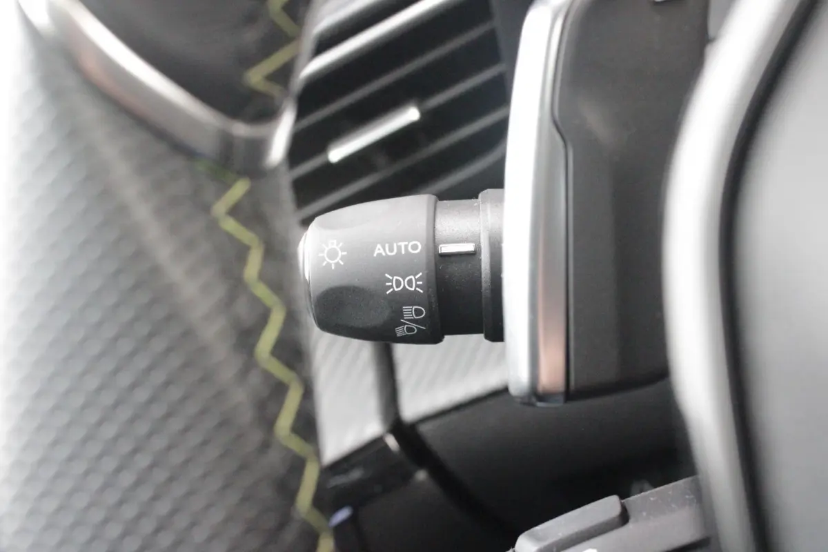 1.2 Hybrid 145PK AUTOMAAT GT | PANORAMA DAK | ADAPTIVE CRUISE CONTROL | KEYLESS ENTRY/START | LICHTMETALEN VELGEN 17" | ACHTERUITRIJ CAMERA | FULL LED KOPLAMPEN | PARKEERSENSOREN VOOR + ACHT
