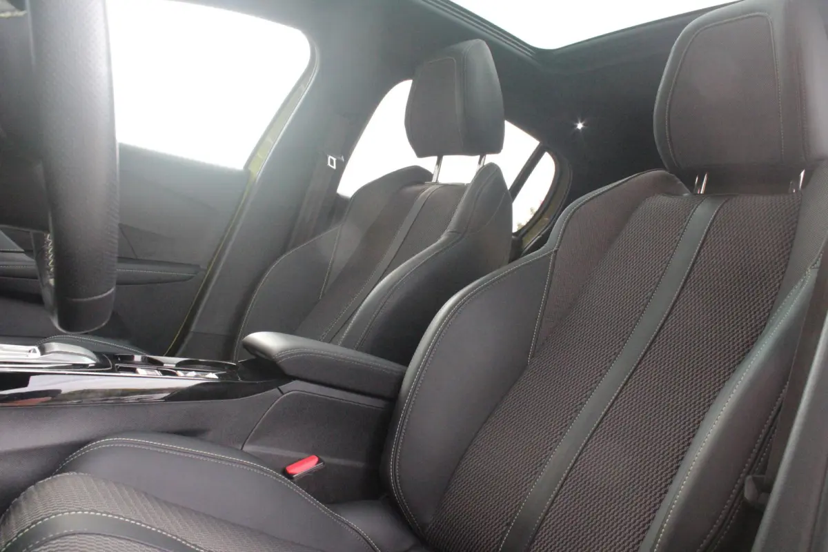 1.2 Hybrid 145PK AUTOMAAT GT | PANORAMA DAK | ADAPTIVE CRUISE CONTROL | KEYLESS ENTRY/START | LICHTMETALEN VELGEN 17" | ACHTERUITRIJ CAMERA | FULL LED KOPLAMPEN | PARKEERSENSOREN VOOR + ACHT